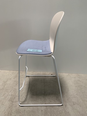 66 RBH Noor UP, Sitz geplstert Stoff blau, Armlehnen: ohne, Gestellfarbe: weiß, Spuren: neuwertig