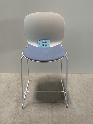 66 RBH Noor UP Sitz geplstert Stoff blau Armlehnen: ohne Gestellfarbe: weiß Spuren: neuwertig