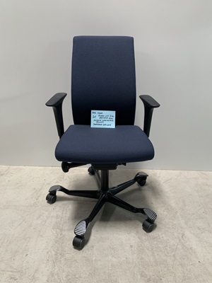 Drehsessel, 71_HAG Creed 6004, Rücken und Sitz gepolstert Stoff blau